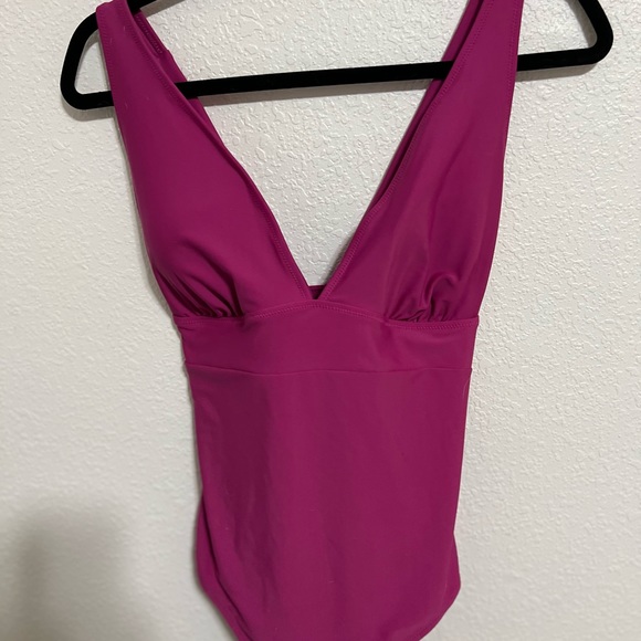 Old Navy size large swimsuit, new without tags - Picture 4 of 5